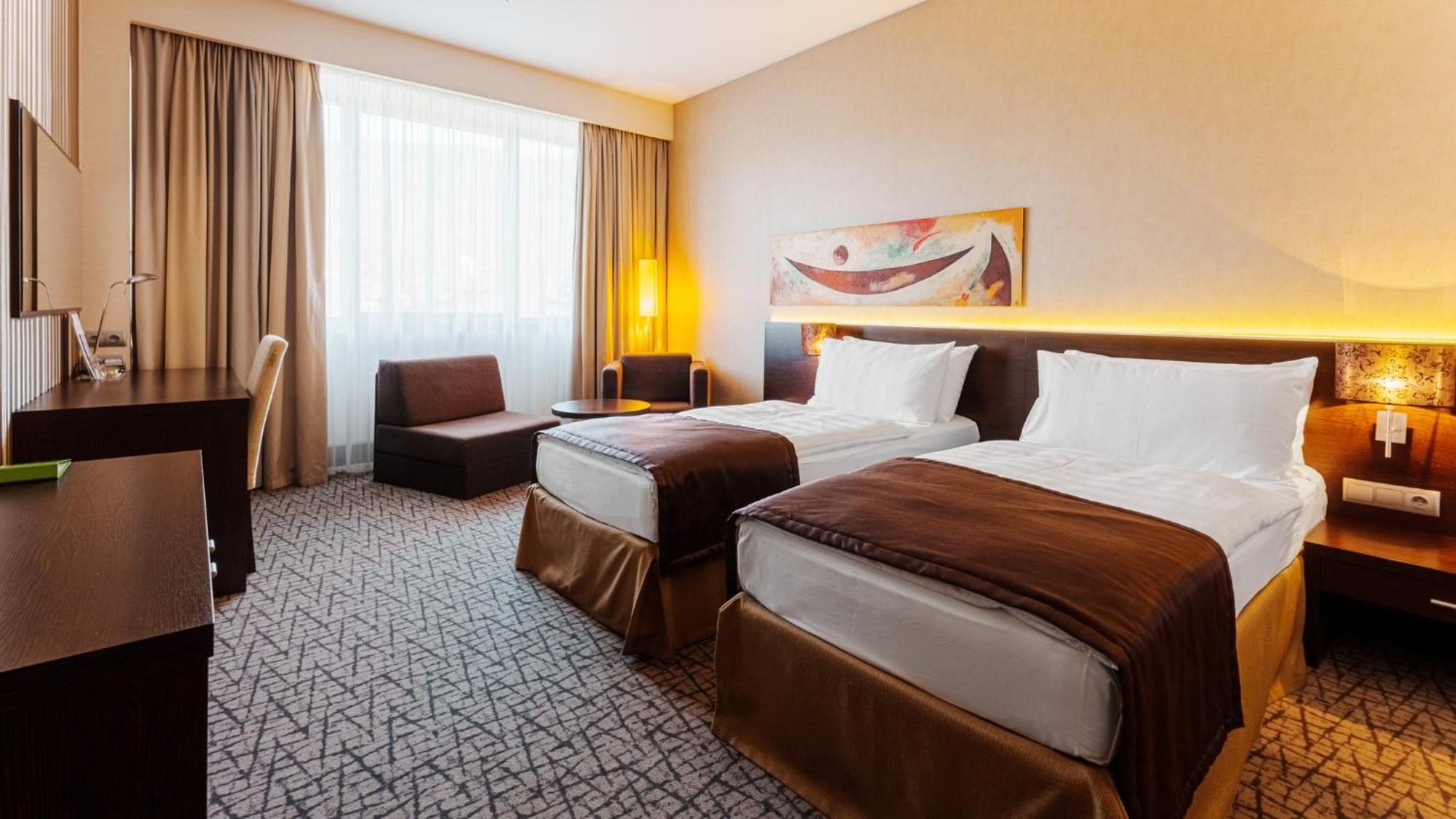 Holiday Inn Zilina, An Ihg Hotel Ngoại thất bức ảnh