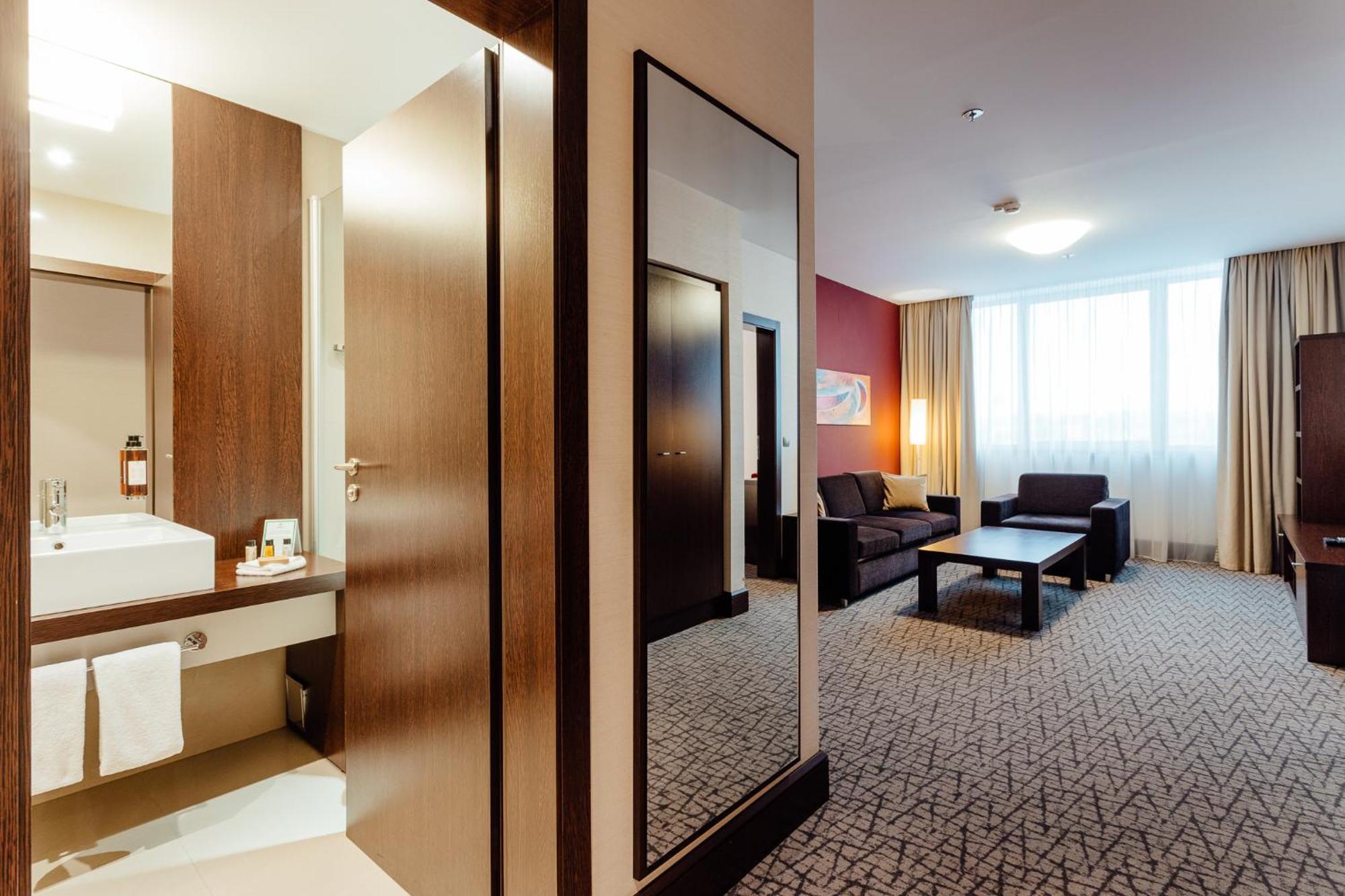 Holiday Inn Zilina, An Ihg Hotel Ngoại thất bức ảnh